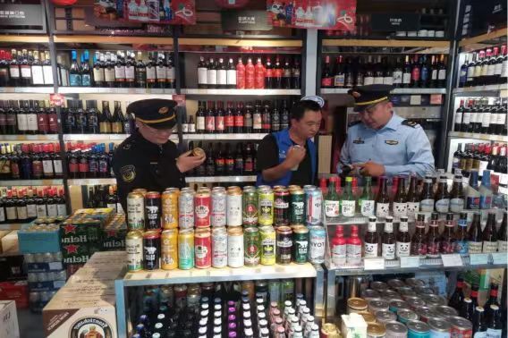 天水市四措并舉，扎實(shí)推進(jìn)“特供酒”清源打鏈專項(xiàng)行動(dòng)，筑牢酒類經(jīng)營(yíng)安全防線